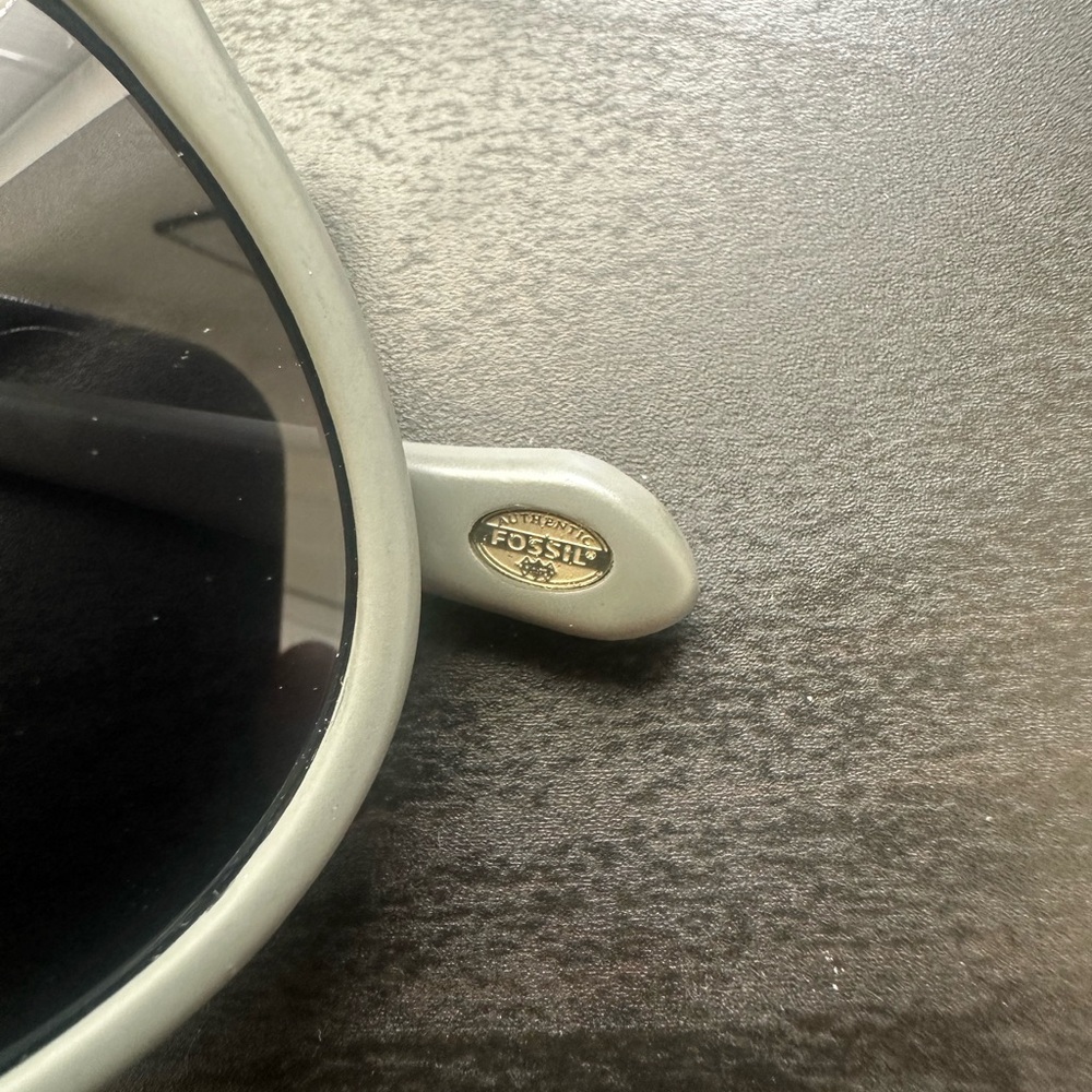 Fossil Gray 53757 Sunglasses - Picture 4 of 6